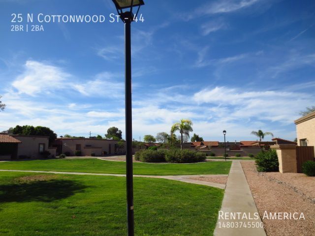Building Photo - 2 Master Bedrooms in Fully Remodeled, Sing...