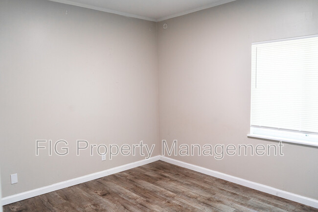 Building Photo - 109 Louella Dr