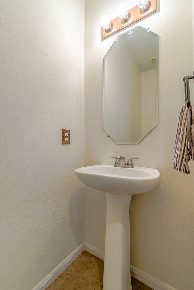 Building Photo - 2123 Hill Canyon Ct