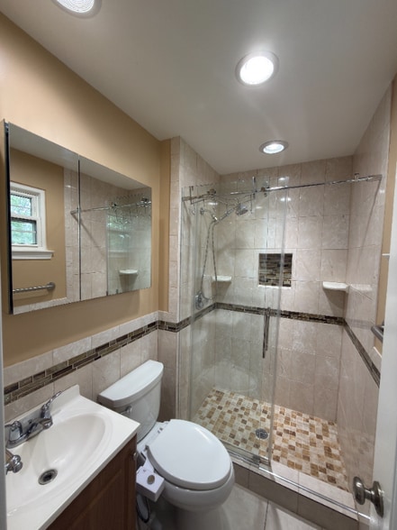 Building Photo - 6919 Rolling Rd