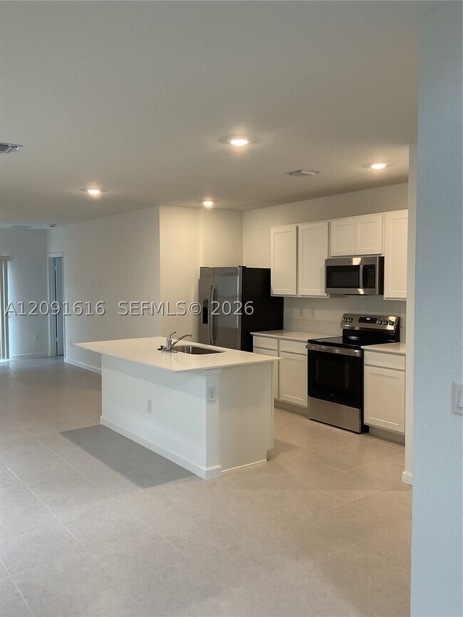 Building Photo - 5924 NW Fairfox Wy