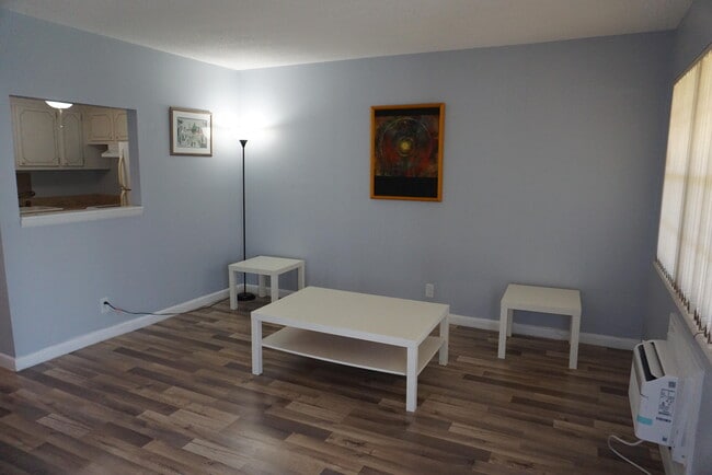 Building Photo - 202 Andover H