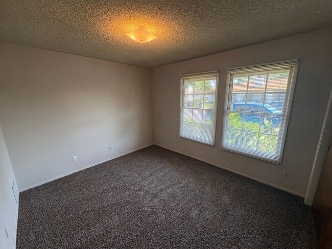 Building Photo - 4144