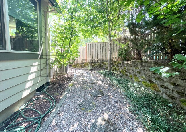 Building Photo - 14037 SW Walnut Creek Way