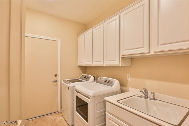 Building Photo - 2264 Laurel Heights Ln