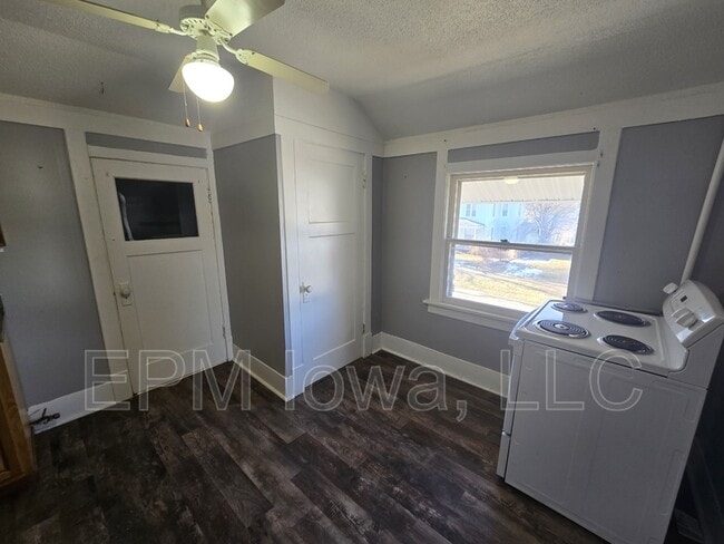 Building Photo - 1001 1/2 Randolph St