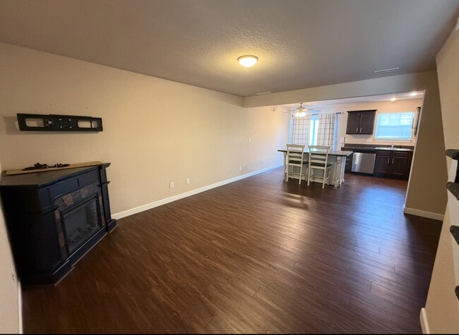 Building Photo - 258 N Pointe Ln