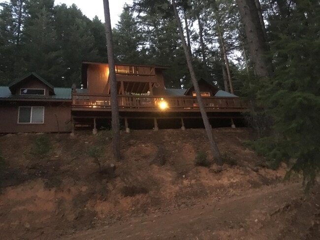 Building Photo - 480 Rattlesnake Wy