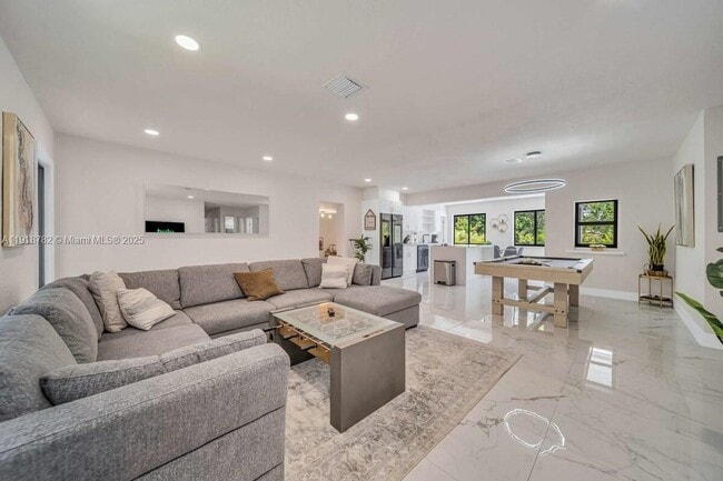 Building Photo - 305 NW 124th St