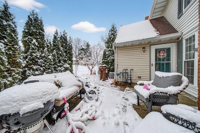 Building Photo - 74 Homestead Village Dr