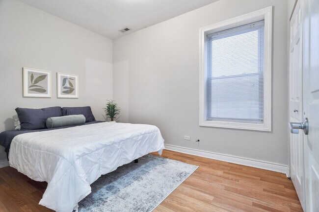 Building Photo - 2238 W Barry Ave