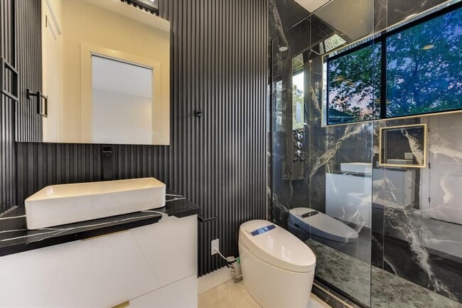 Building Photo - 9409 Bell Mountain Dr