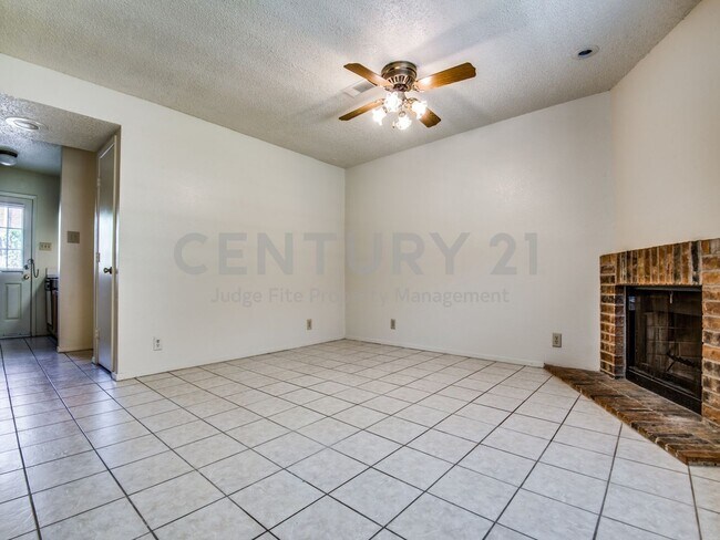 Building Photo - LAST 2 MONTHS RENT FREE!!! Great 2-Story 2/2.5 Condo Close to UNT For Rent!