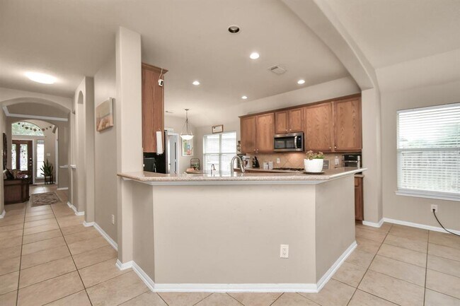 Building Photo - 2103 Breezeway Ln