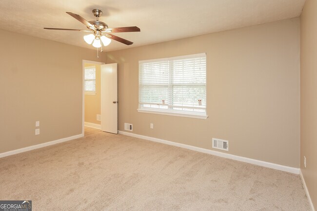 Building Photo - 8295 Englewood Trail