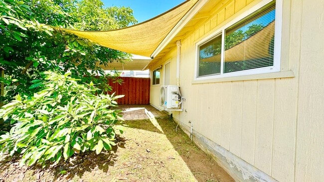 Building Photo - Wonderful Single-Story Fully Detached Gues...