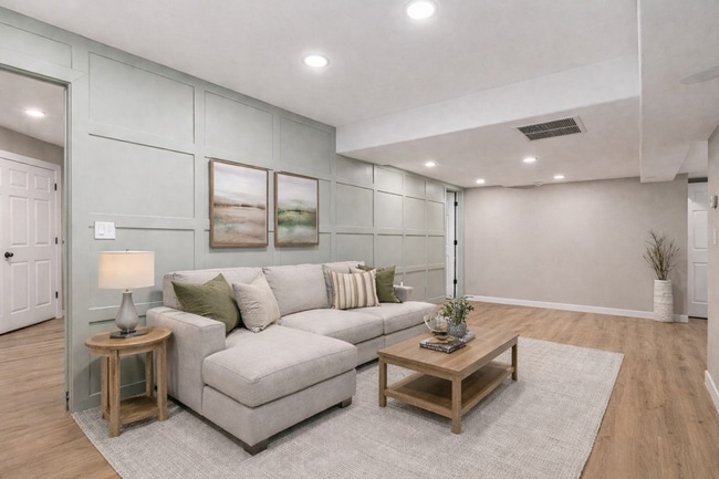 Building Photo - Gorgeous Newly Remodeled Home!