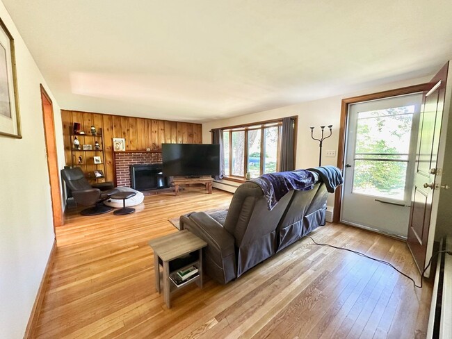 Building Photo - 10 Roulston Rd