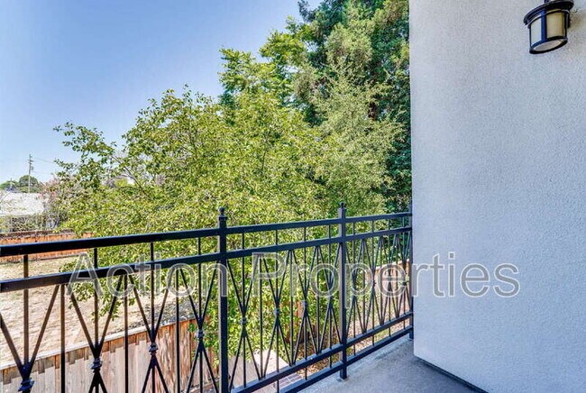 Building Photo - 2388 Toledo Terrace