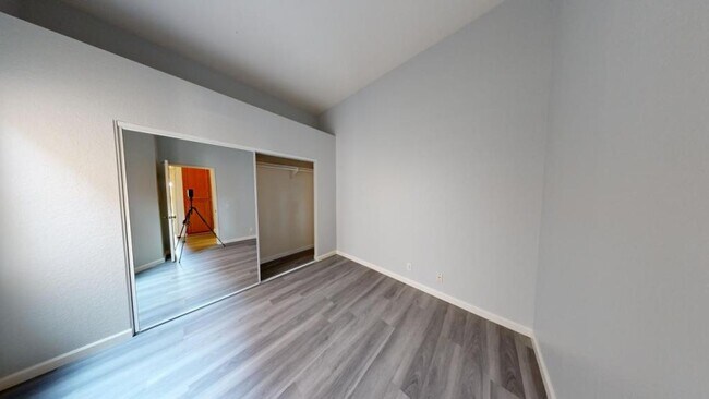 Building Photo - 7254 Shoreline Dr