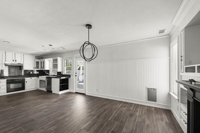 Building Photo - 39535 Oak Cir
