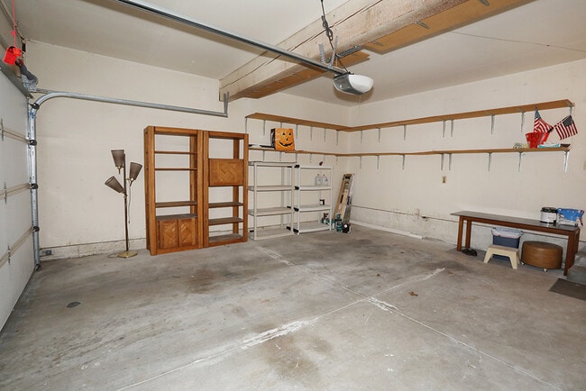 Building Photo - 7912 Rainbow Cir