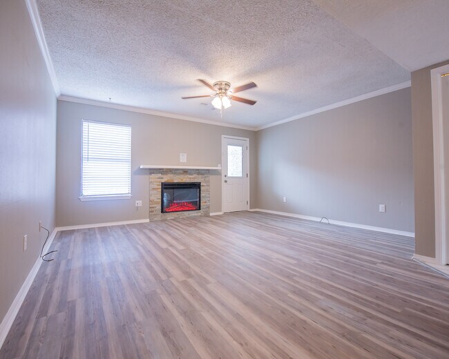 Building Photo - 2305 E Kantz Cv