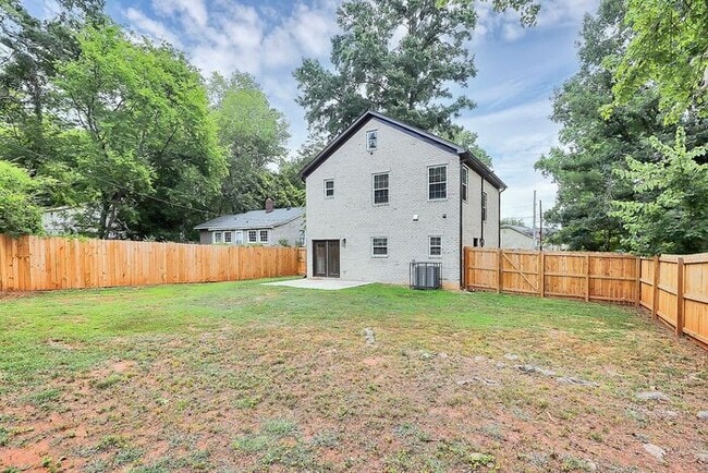 Building Photo - Stunning 3BD/2.5BA Home in Charlotte!