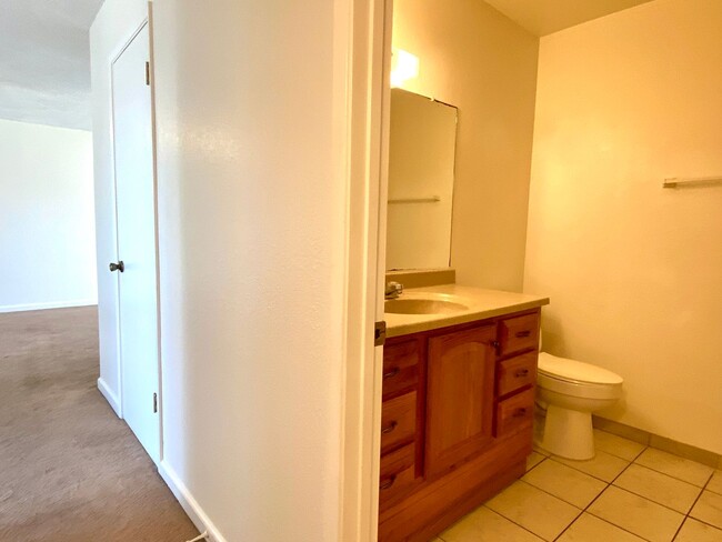 Building Photo - $2,050 Ashlan & Fowler, 3 Bedroom Home - H...