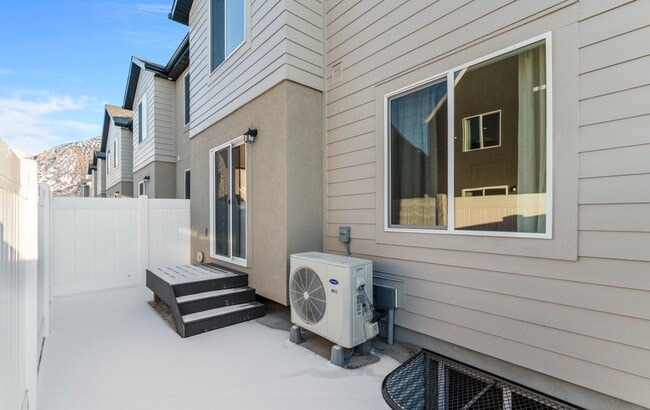 Building Photo - 1487 E 690 N