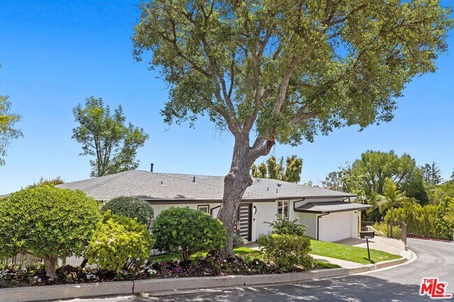 Building Photo - 1256 Stradella Rd