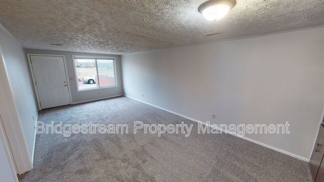 Building Photo - 852 Randler Ave