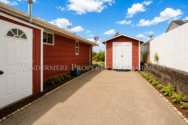 Building Photo - 601 Hull Ave