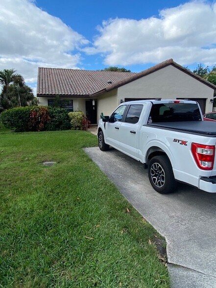 Building Photo - 416 Buttonwood Pl