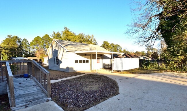 Building Photo - 205 S Mayo St