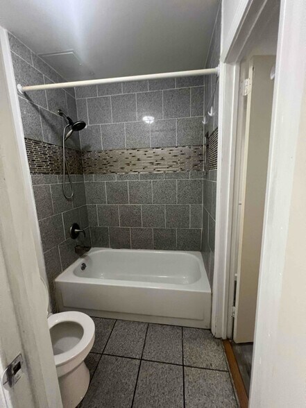 Building Photo - 402 Skyview Dr
