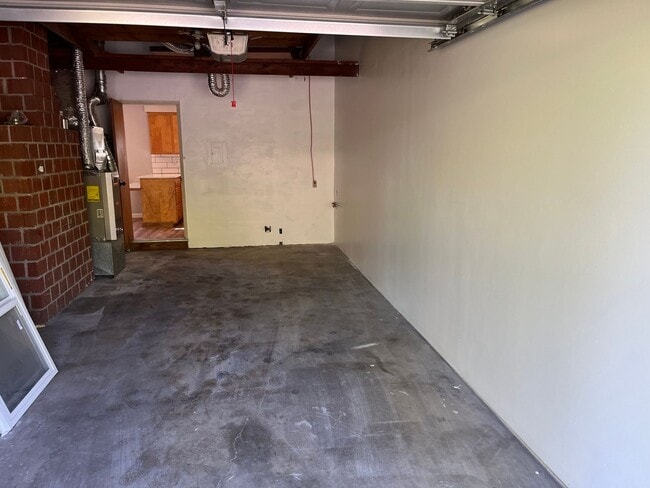 Building Photo - Newly remodeled 2 bedroom 1 bath duples