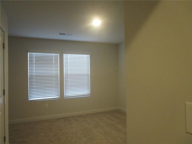 Building Photo - 5169 Un Hts Wy