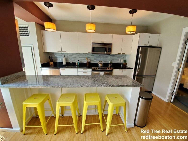 Building Photo - 2 Earhart St