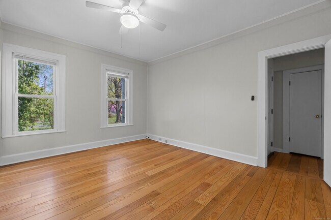 Building Photo - 671 Cornwall Ave