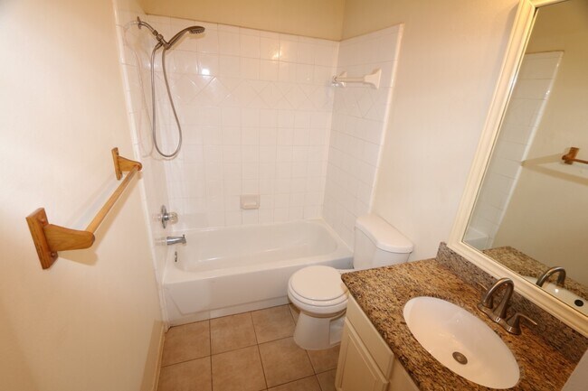 Building Photo - 18414 Willow Moss Dr