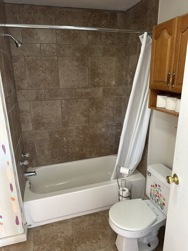 Building Photo - 1104 N 5th St