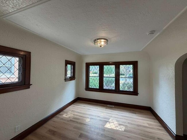 Building Photo - 2323 N 81st St