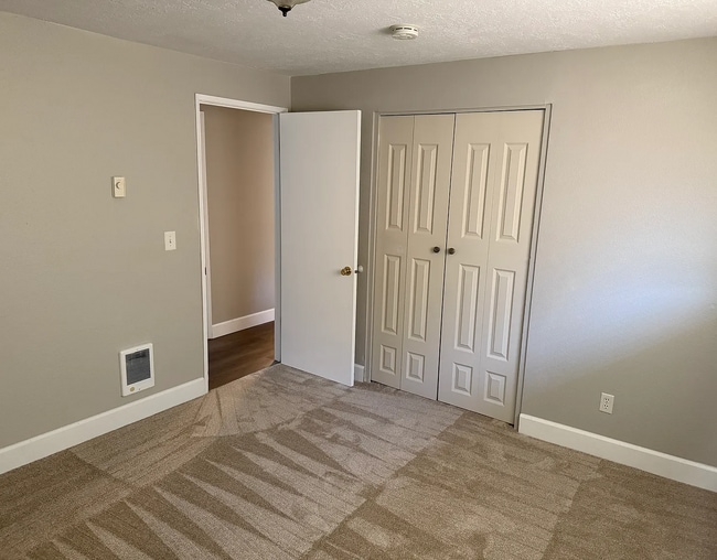 Building Photo - 147 Idylwood Dr SE
