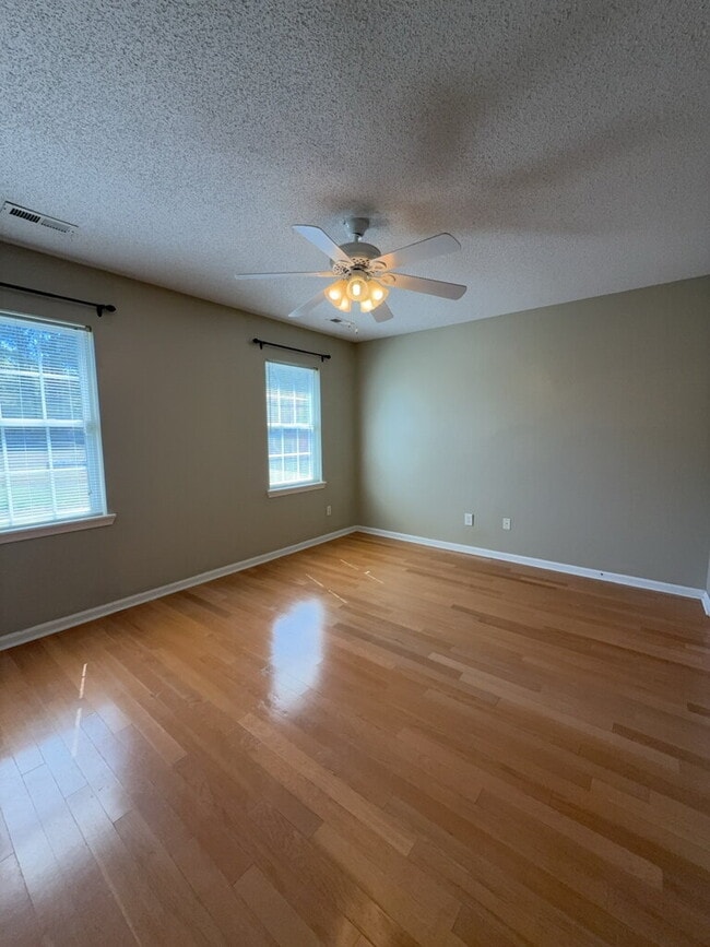 Building Photo - Nice 3 Bedroom, 2 Bath Home in Hubert