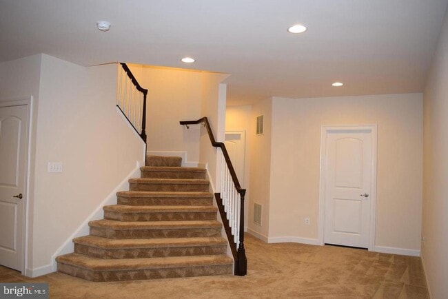 Building Photo - 42159 Tecumseh Hills Dr