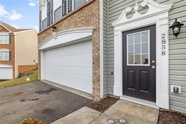 Building Photo - 2858 Canterbury Dr