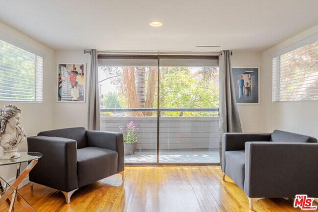 Building Photo - 110 N Barrington Ave