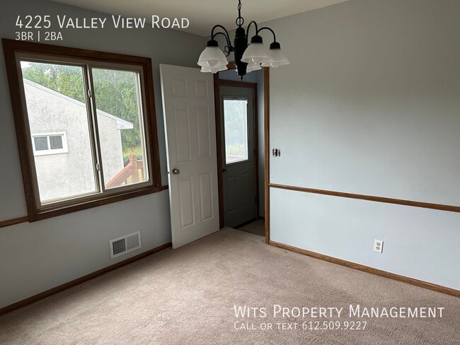 Building Photo - 4225 Valley View Rd