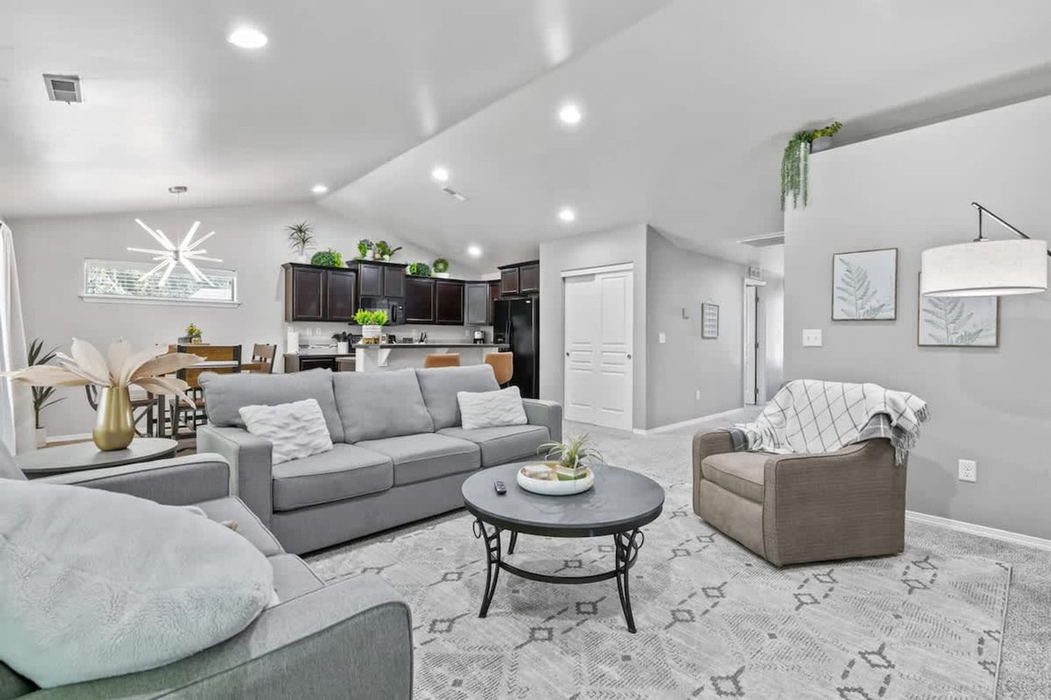 Building Photo - 2023 E Elm Grove Dr